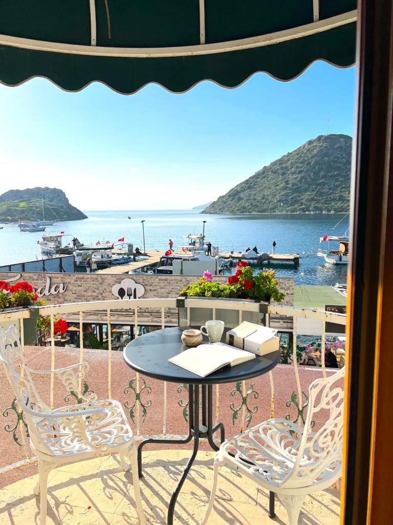 Liman Hotel Gümüslük - Adult Only photo 2