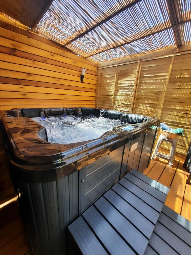 La Caz Anaïs avec jacuzzi photo 2