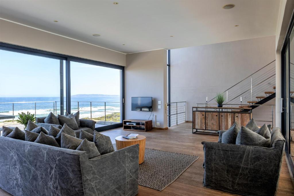 Whaleshaven 14 photo 3