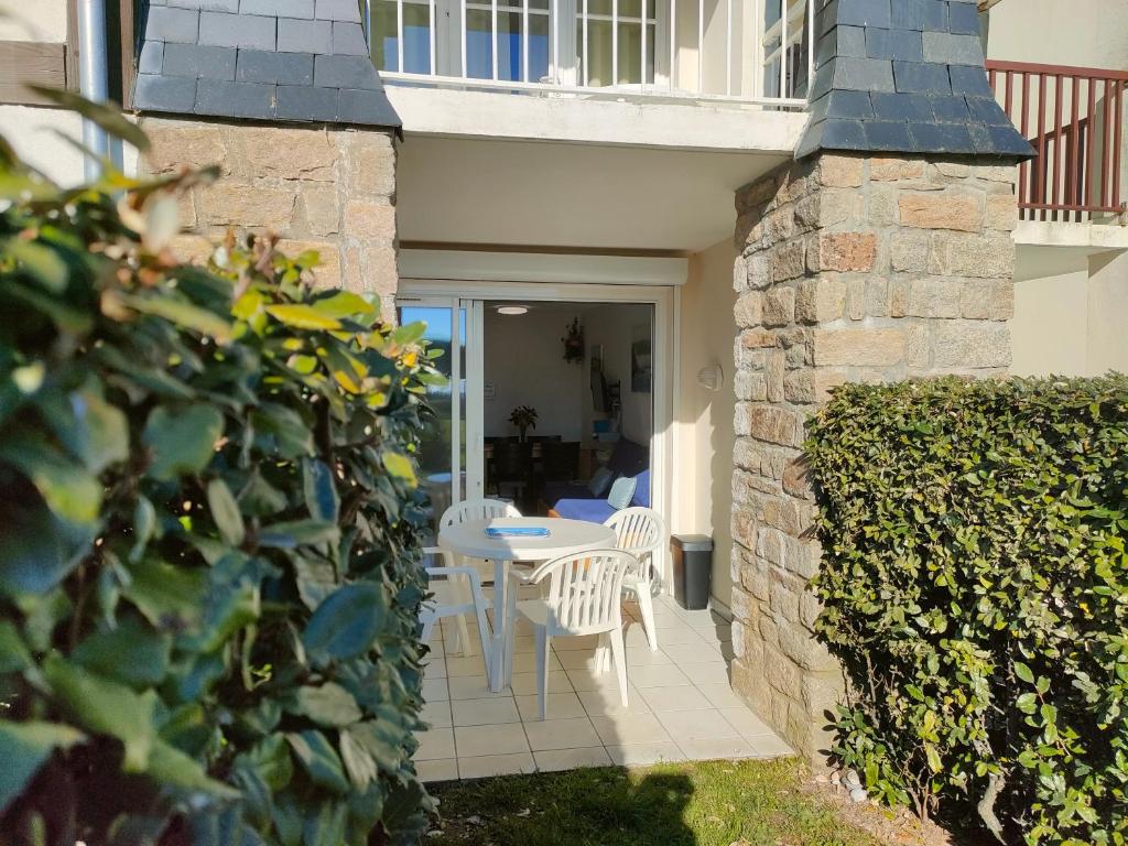 REF 050 - Appartement pour quatre personnes avec terrasse proche plage port Crouesty ARZON photo 2