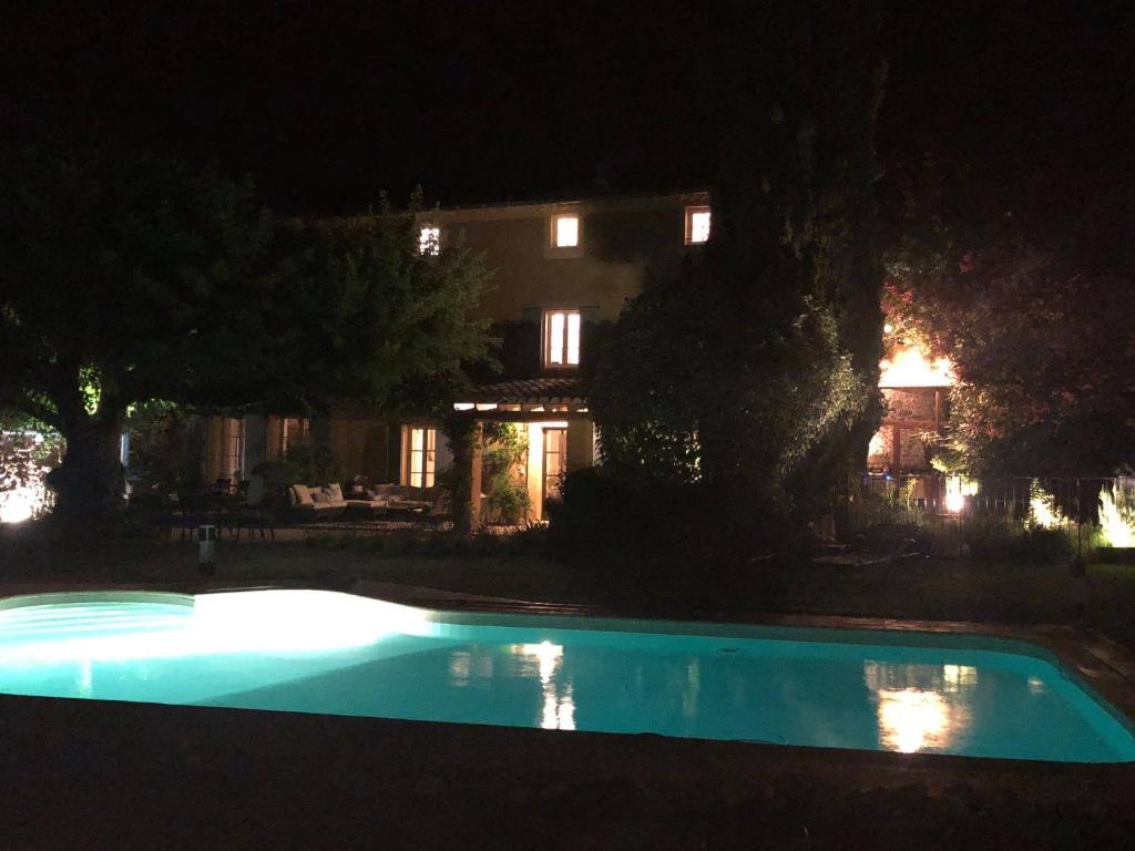 Luxueux Mas provençal avec piscine au pied du Mont Ventoux photo 1