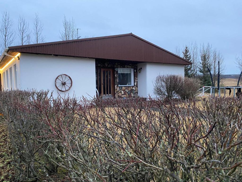 Golden Circle private Farmhouse with hot tub