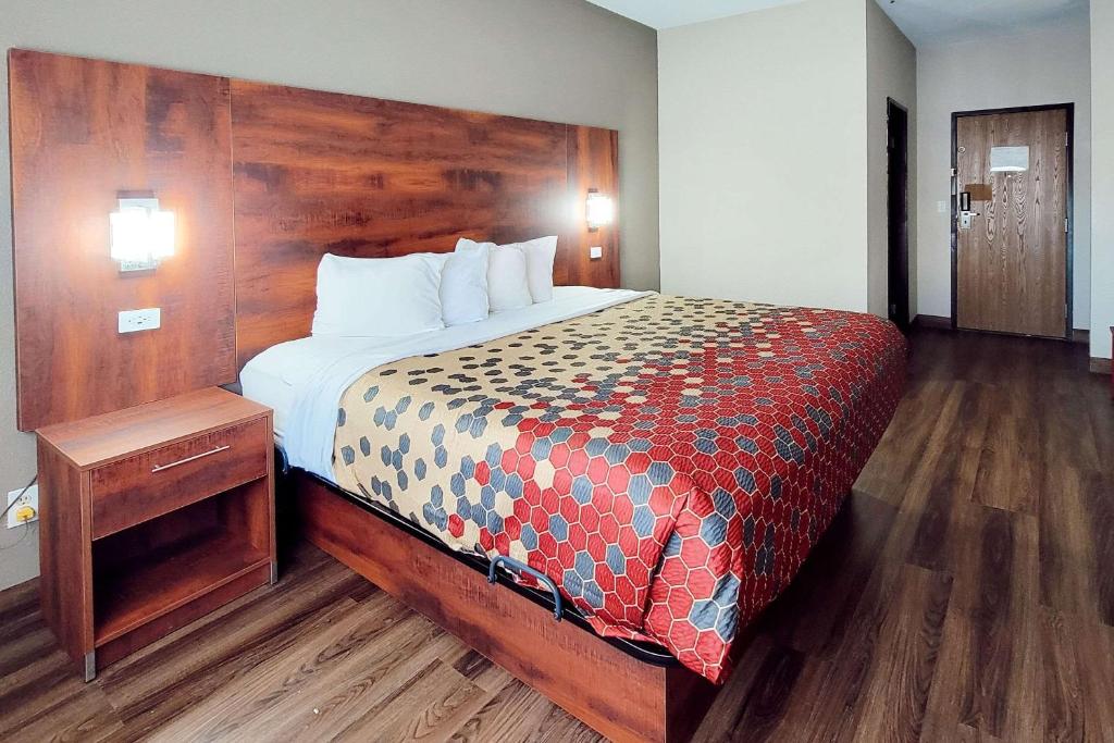 Econo Lodge image