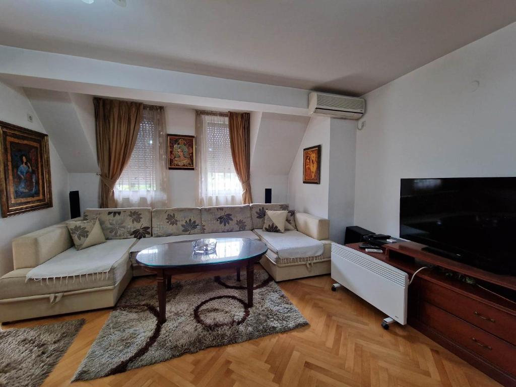 Apartment photo 1
