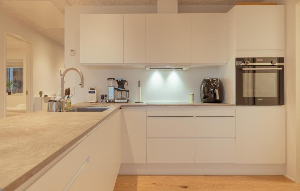 Bright 2BR apartment, great view photo 2
