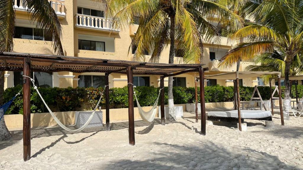 SUNSET BEACH FRONT APARTMENT photo 2