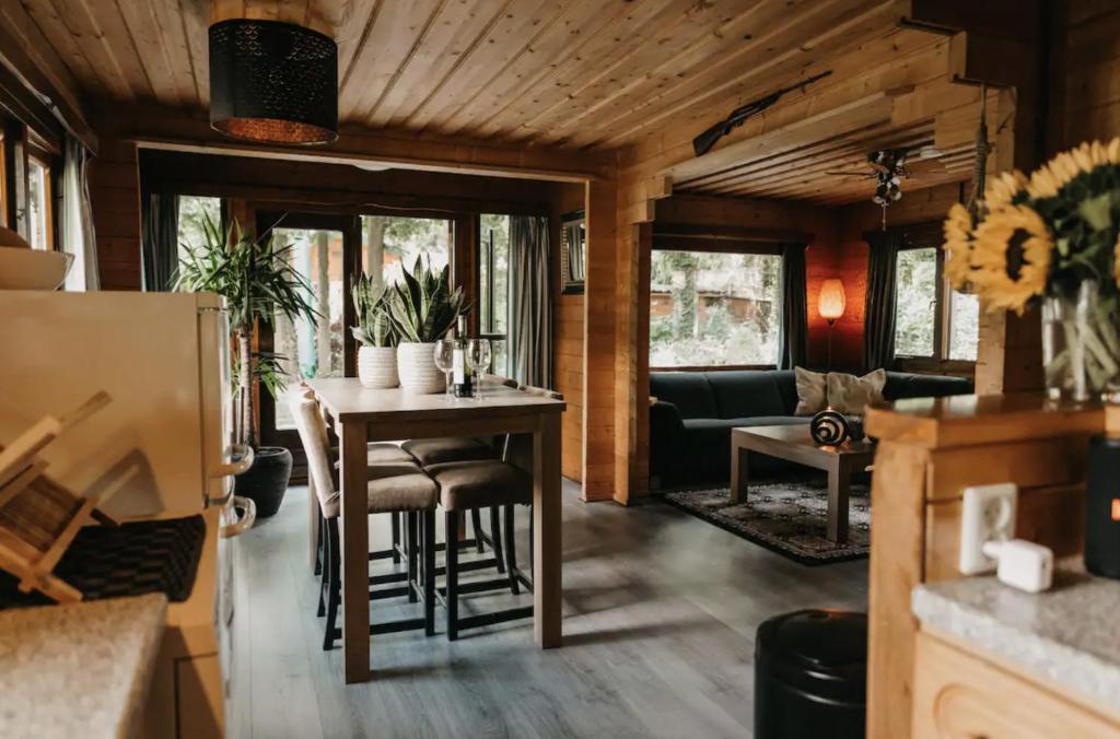 Cosy and romantic forest house photo 3