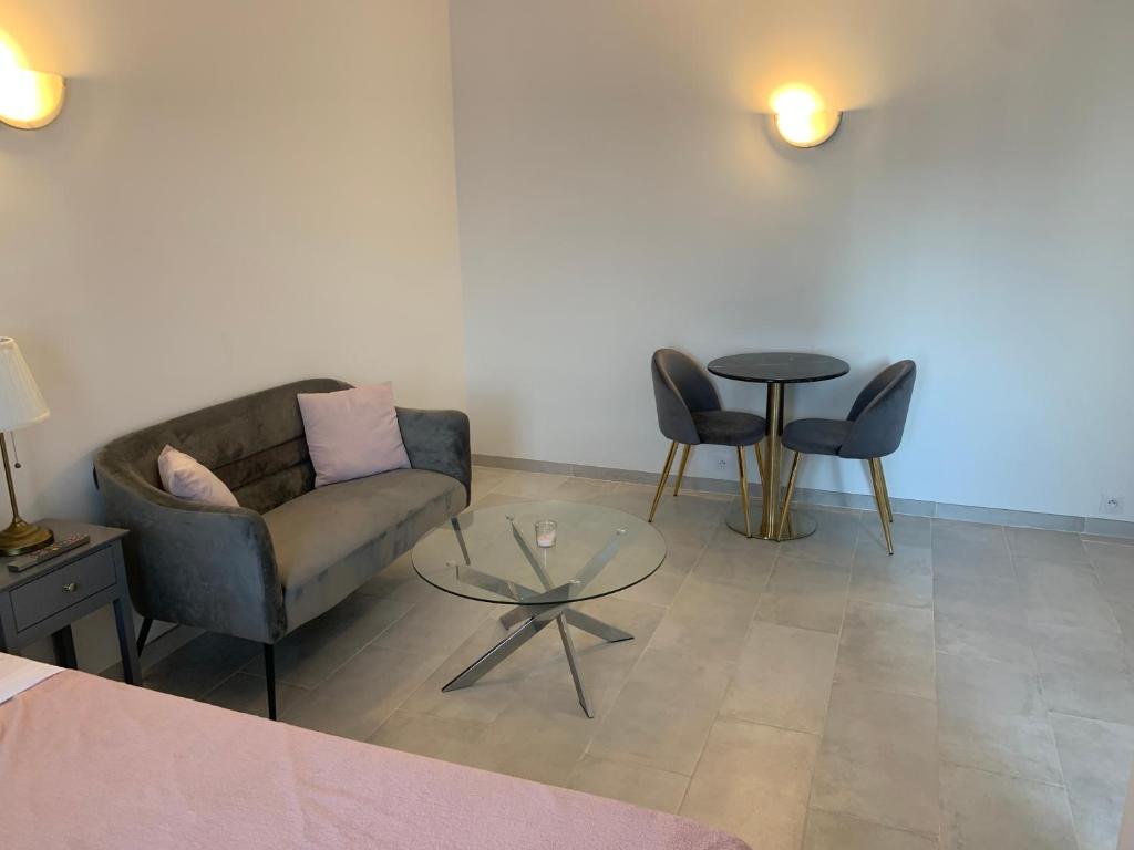 Lovely Studio Saint Jean CACHAN, 20 minutes from Luxembourg Gardens on RER B and 350 m from Bagneux RER B photo 2