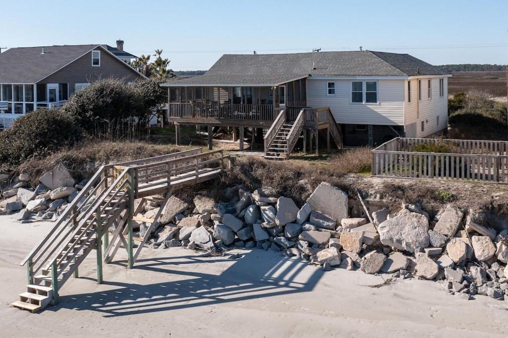 1589 E Ashley Wayward Whims Oceanfront Classic Folly Cottage