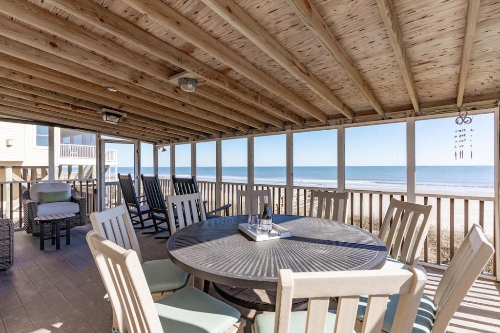 1589 E Ashley Wayward Whims Oceanfront Classic Folly Cottage photo 3