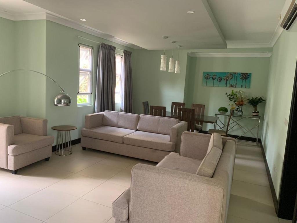 Phoenix Villas photo 2