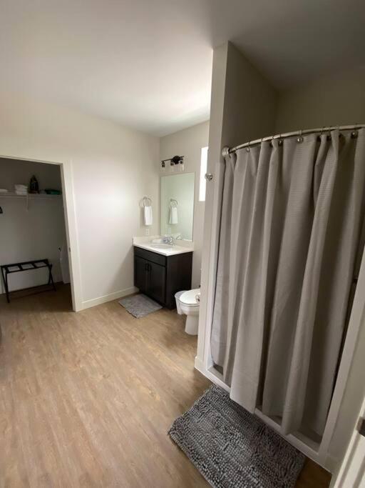 River Front Luxury Furnished Studio Downtown QC photo 1