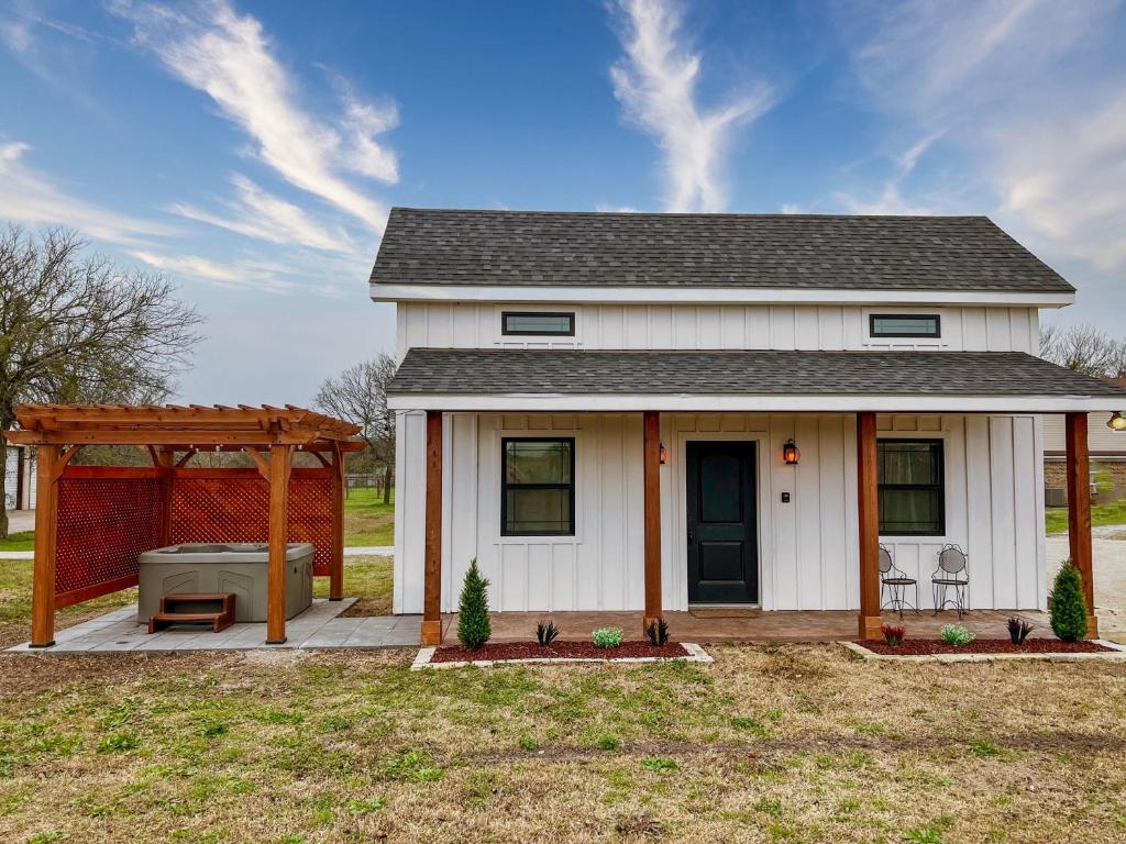Cowbell Cabin 15min to Downtown Waco
