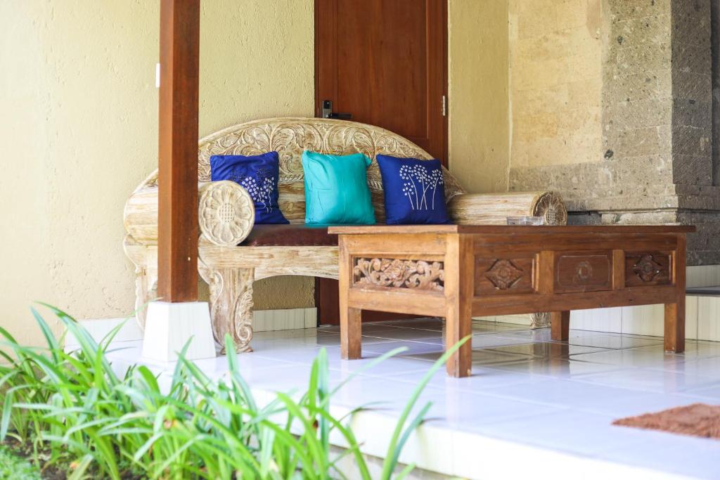 Sari Bamboo Bungalows - Tap to explore photos