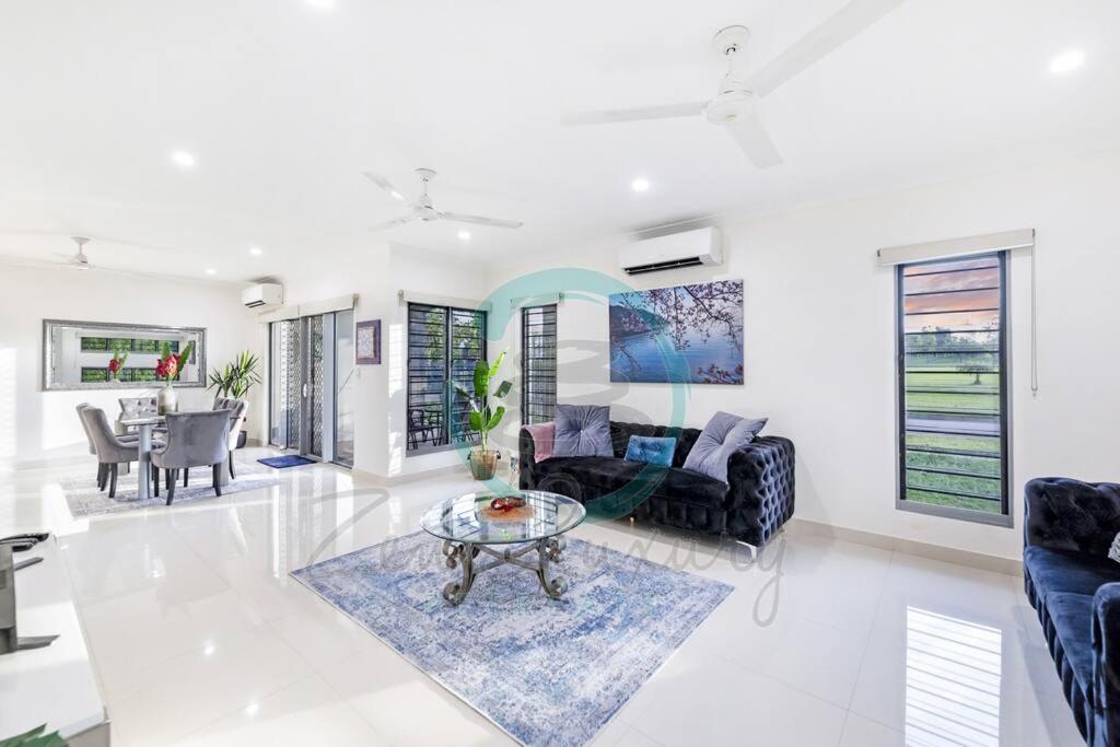 Zenhouse: Stylish Muirhead Home Near Park/Hospital