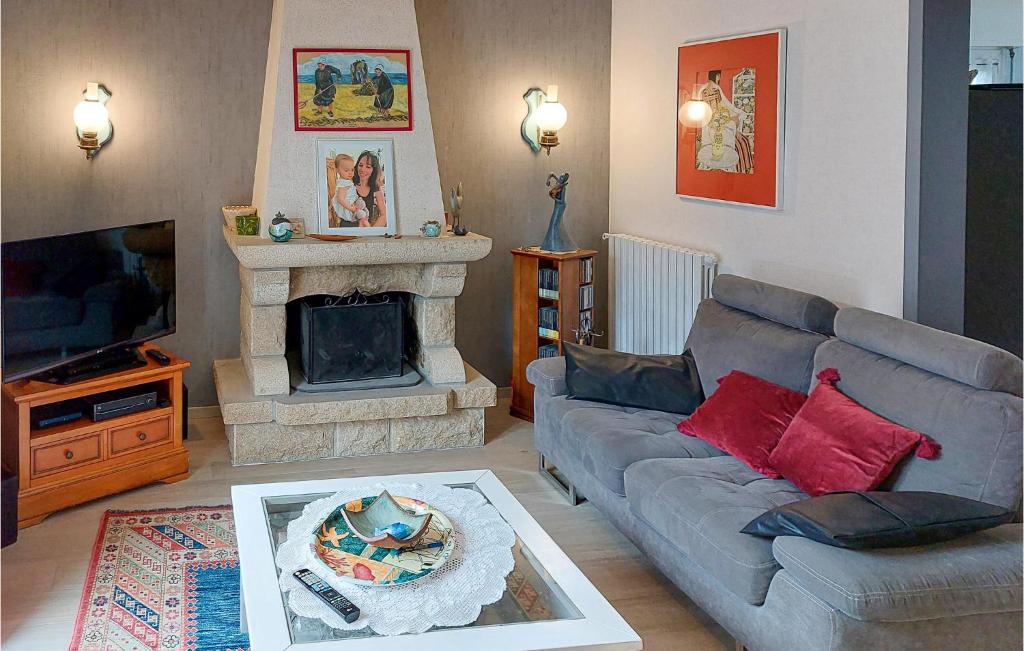 Stunning Home In Hennebont With Wifi And 4 Bedrooms photo 2