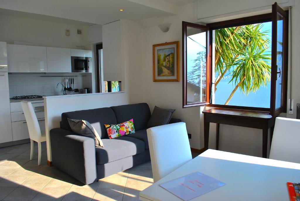 Apartment The Palm with Garden photo 1