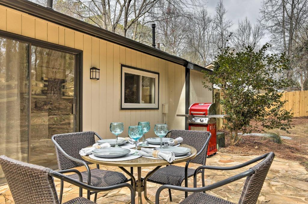 Modern Alpharetta Home Yard, Walk Downtown! photo 1