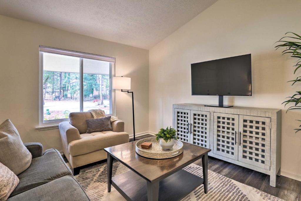 Modern Alpharetta Home Yard, Walk Downtown! photo 2