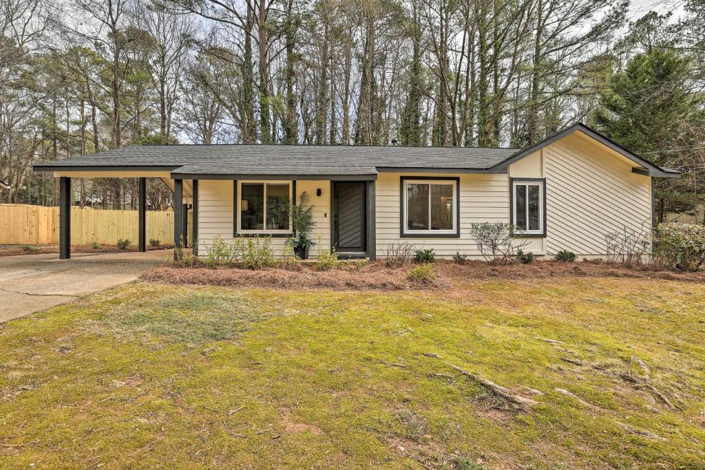 Modern Alpharetta Home Yard, Walk Downtown! photo 3