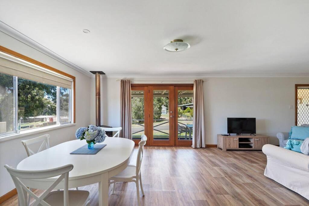 Hop Skip Cottage photo 4