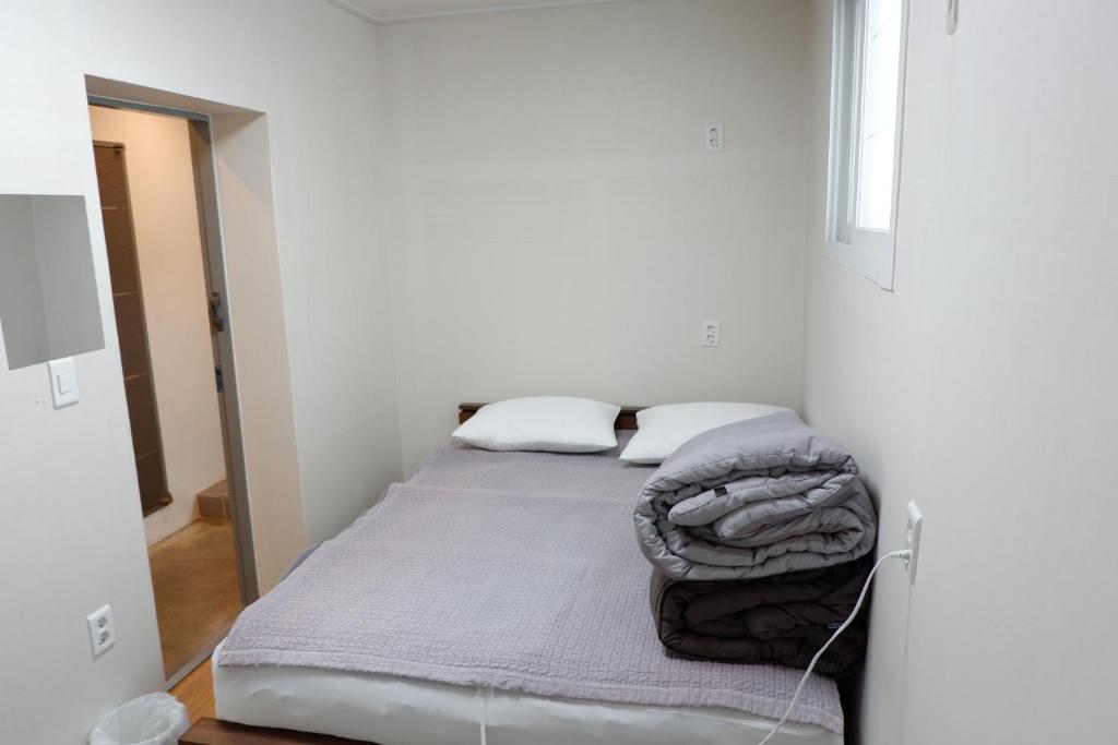 Haru The Guesthouse Room Type - Double Room with Private Bathroom