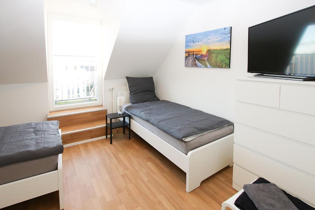 Spacious Apartment with Balcony & WiFi photo 2