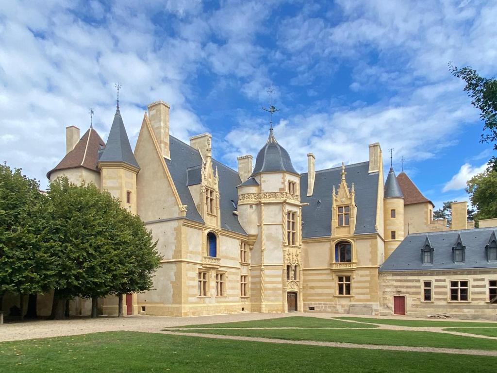 Château d'Ainay-le-Vieil photo 1