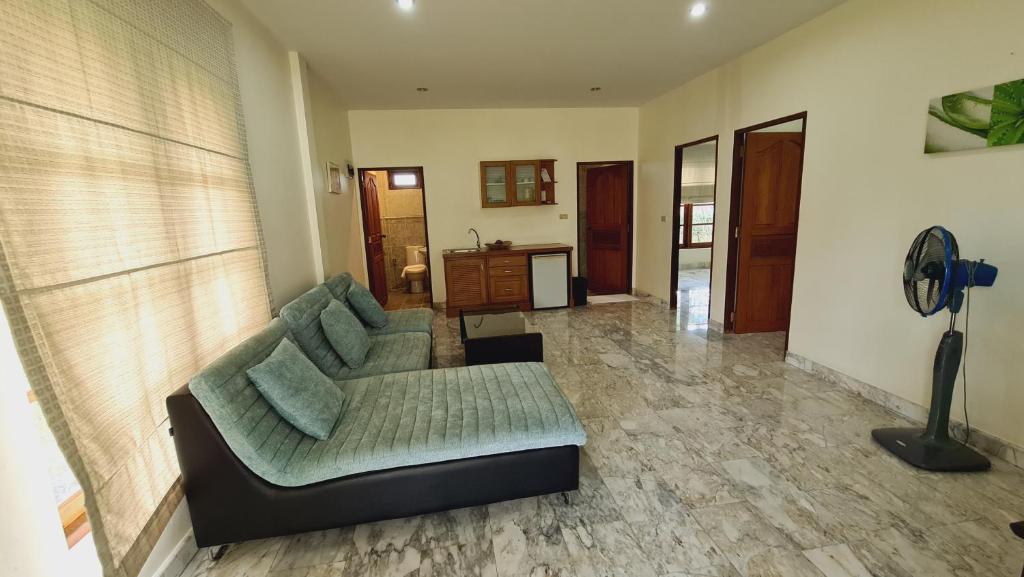 Room in Bungalow - Schones Bungalow mit gemeinschaftichem Ausenpool und 2km vom Sandstrand enfernt photo 1