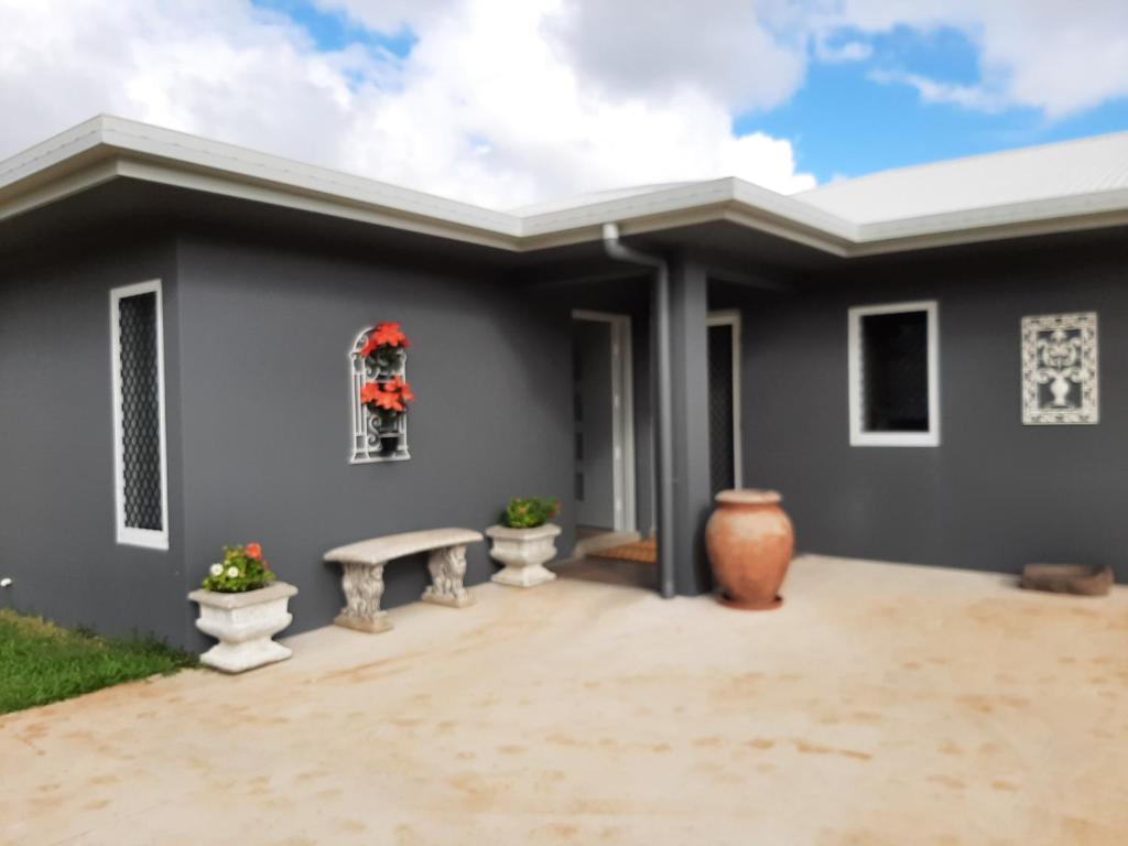 Room in Guest room - Cozy Room with Separate Entrance and Ensuit Bathroom photo 2