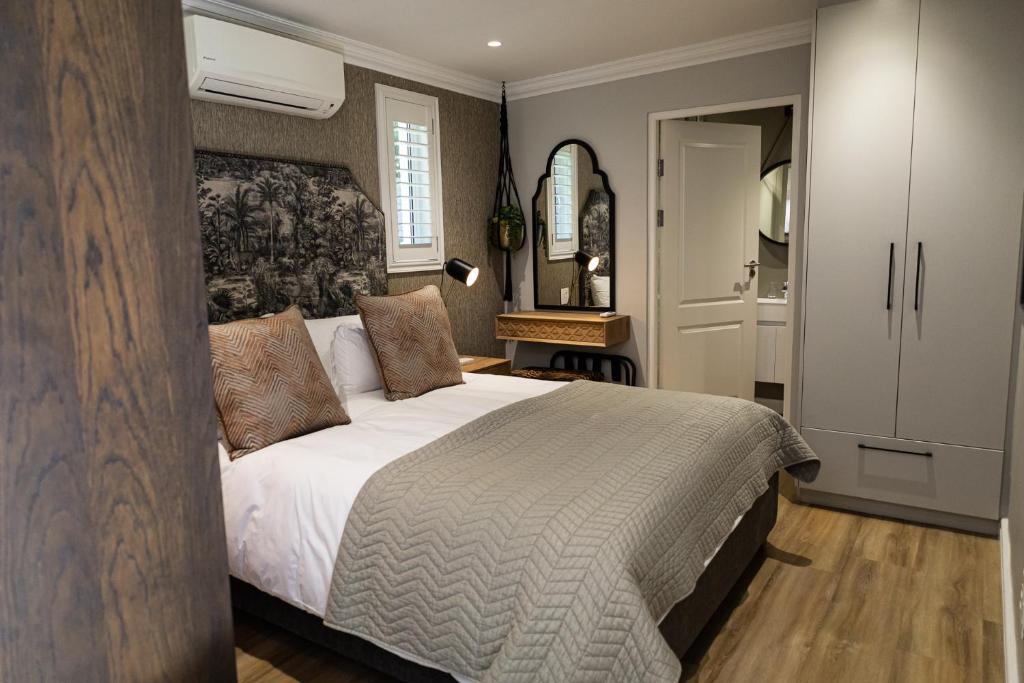 Cape Village Lodge Room Type - Deluxe Queen Room