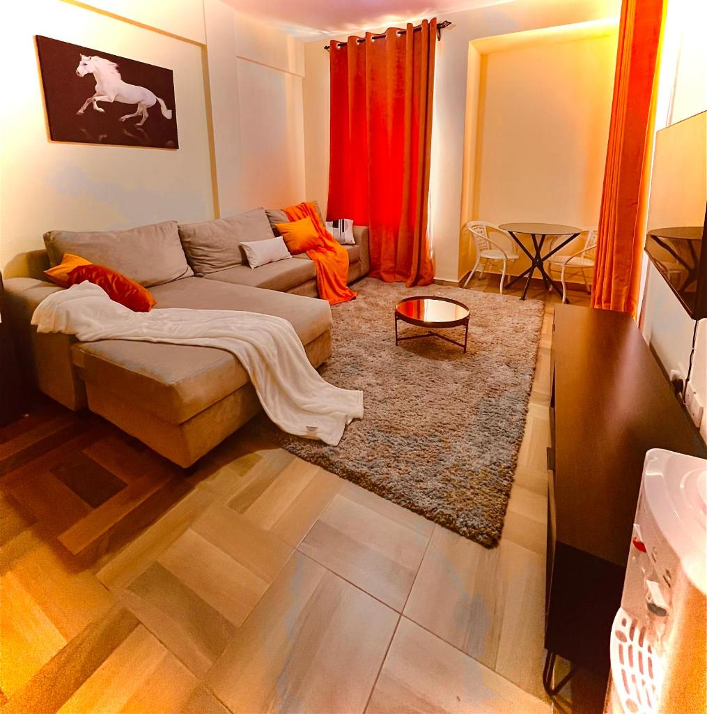 Spacious 1,2 bedroom all master ensuit with a lake view