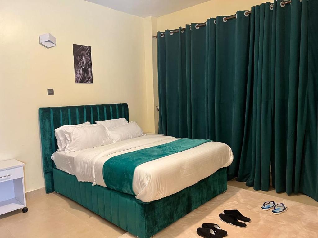 Spacious 1,2 bedroom all master ensuit with a lake view photo 2