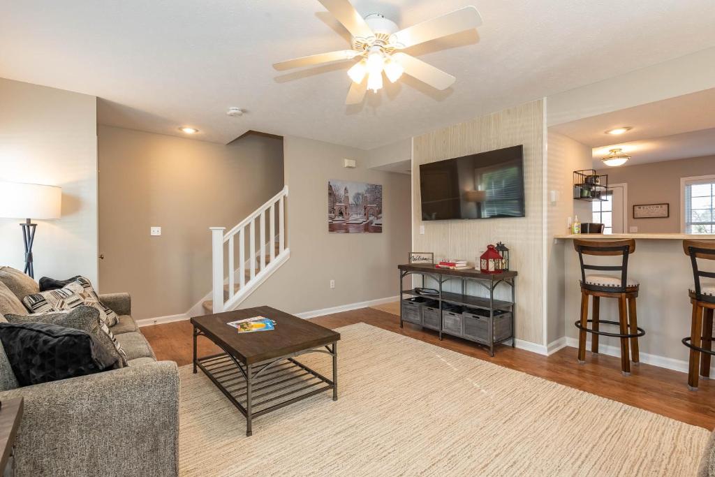 Hoosier Happiness, Too! 3 Bedroom Suites Near IU & Downtown photo 1