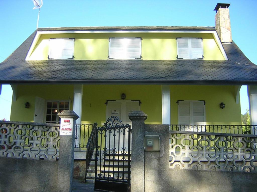 Casa con jardín en la playa de Almieiras