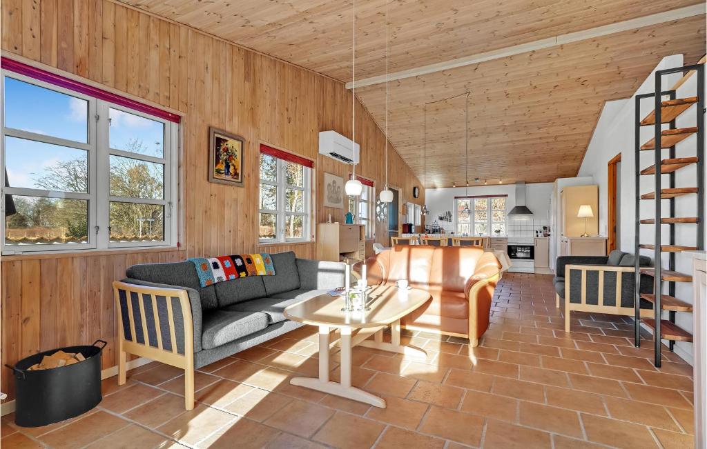 Beautiful Home In Hadsund With 2 Bedrooms And Wifi