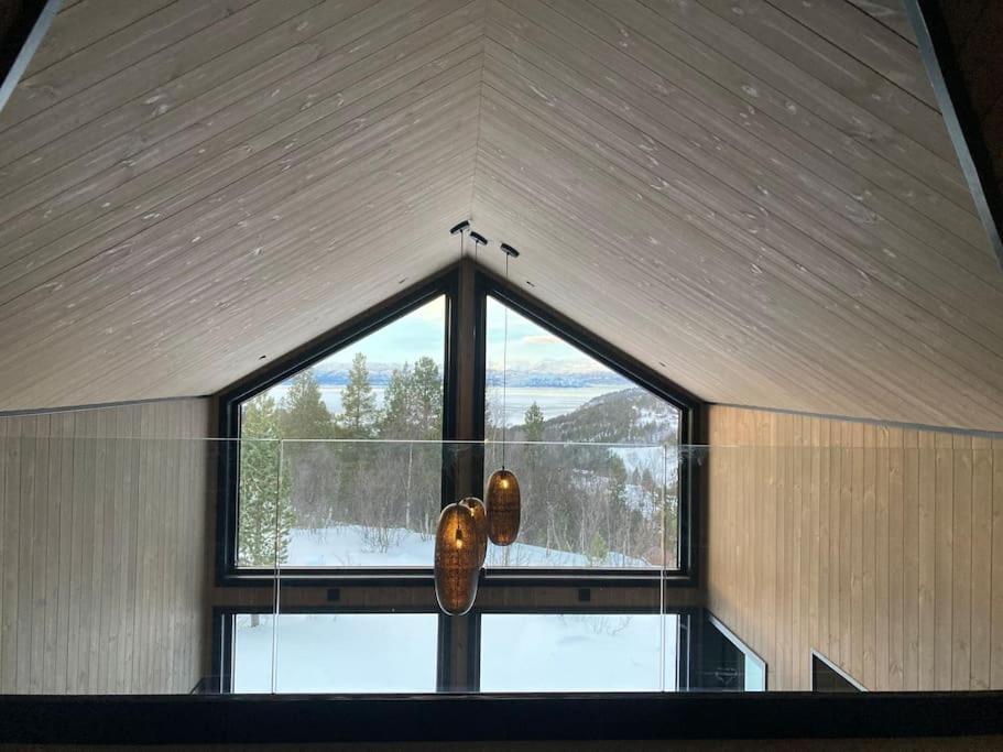 Høy standard med nydelig utsikt photo 1