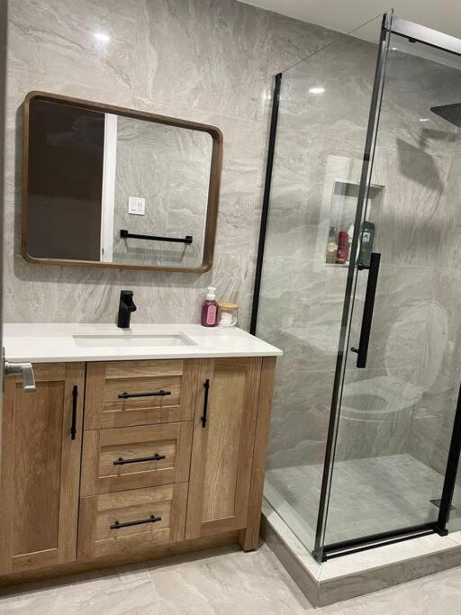 Modern main floor 3-bedroom apartment backing onto a park photo 4