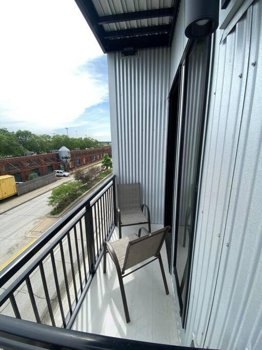 Luxury River-Front Handicap Accessible Studio Apt photo 3