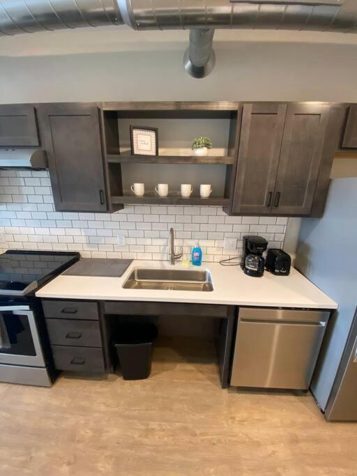 Luxury River-Front Handicap Accessible Studio Apt photo 4
