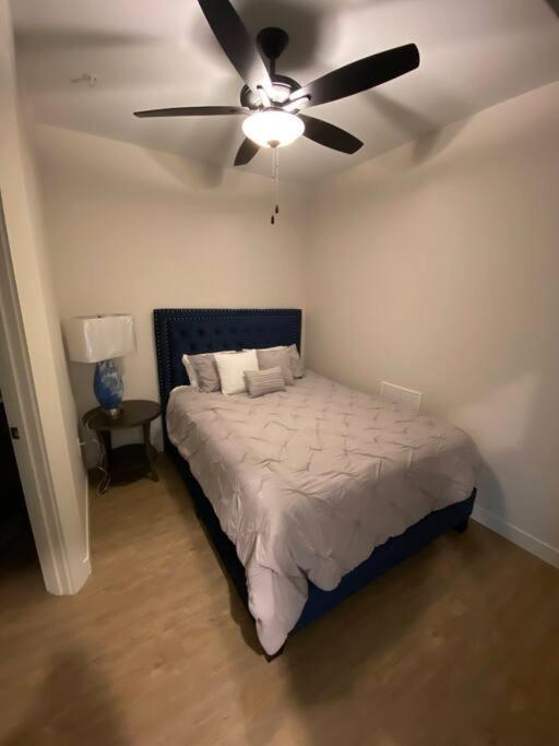 Stunning Luxury 1 bd 1 bath Apt Downtown QC photo 1