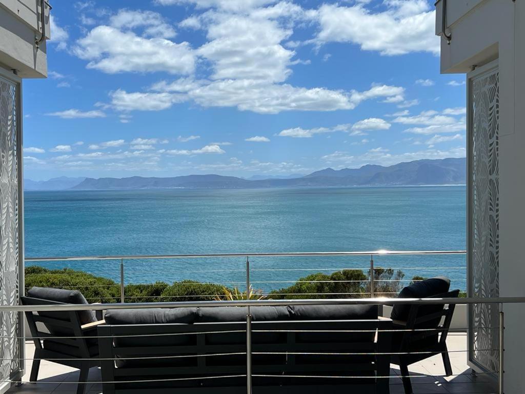 Luxurious Fleur Du Cap Seafront Villa - De Kelders