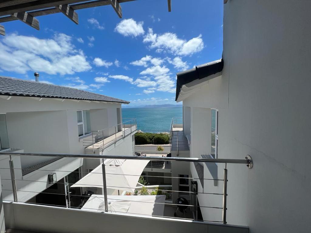 Luxurious Fleur Du Cap Seafront Villa - De Kelders photo 3