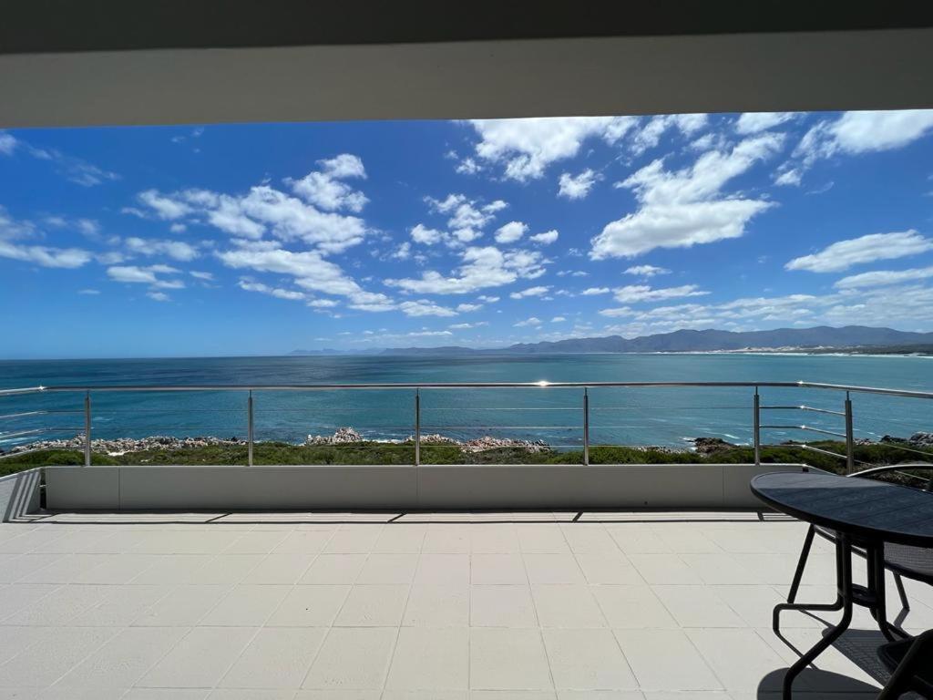 Luxurious Fleur Du Cap Seafront Villa - De Kelders photo 4