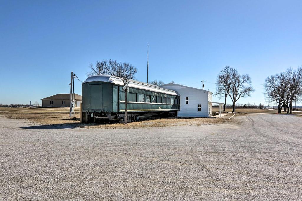 Unique Joplin Gem Converted Train Car Studio photo 1