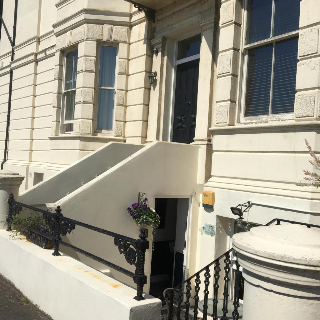 Unique seafront 2 bedroom 2 bathroom apartment