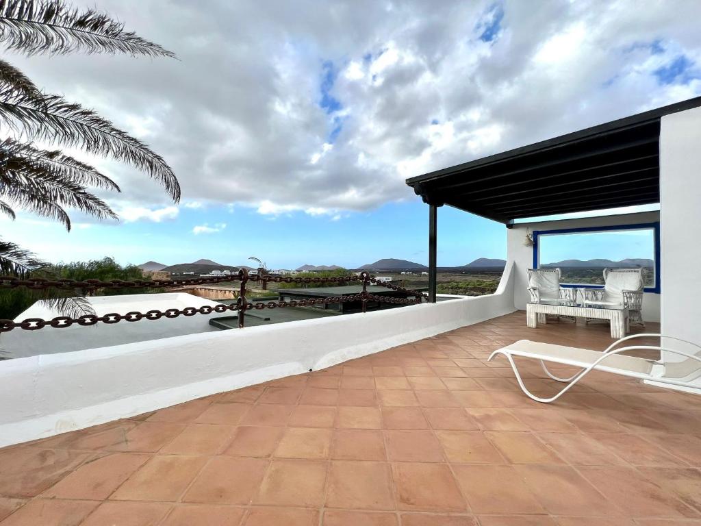 Suite only adults with Breakfast included, FreeWifi, shared pool, ocean view in Yaiza photo 3