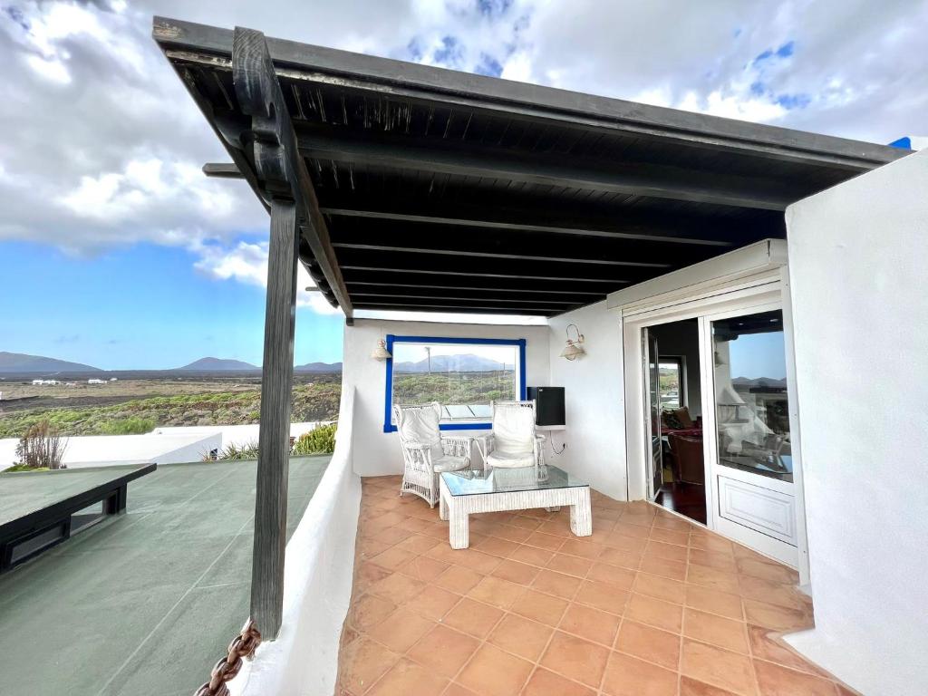 Suite only adults with Breakfast included, FreeWifi, shared pool, ocean view in Yaiza photo 4