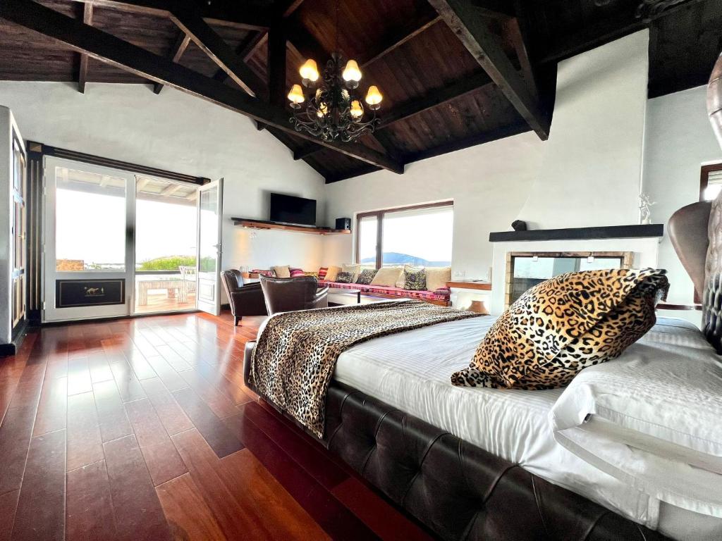 Suite only adults with Breakfast included, FreeWifi, shared pool, ocean view in Yaiza photo 2