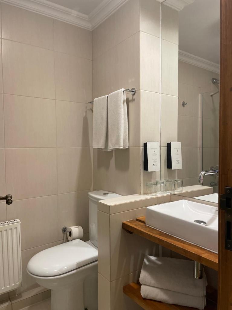 Hotel Almasur Express Punta Arenas - Tap to explore photos